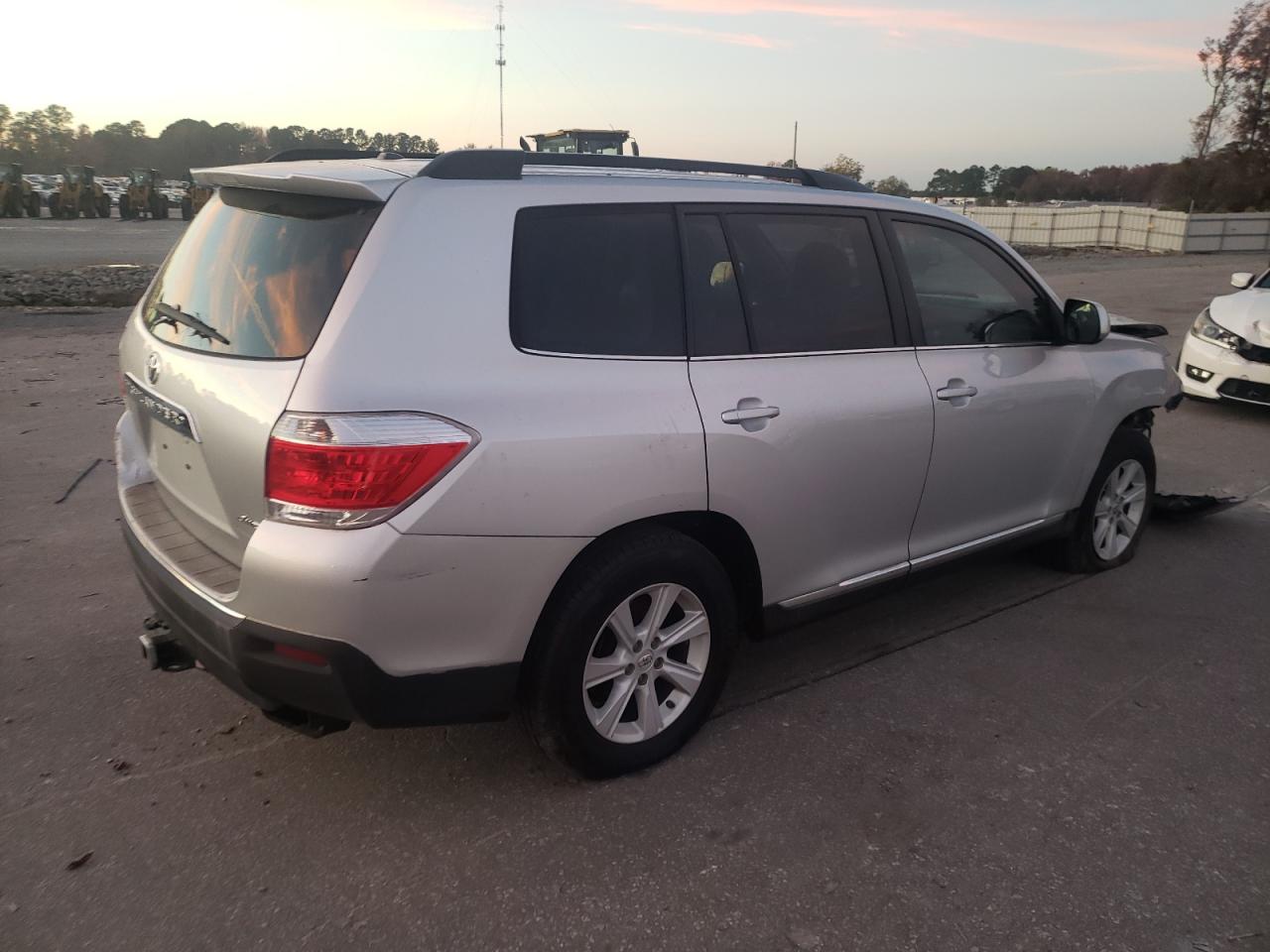 2012 Toyota Highlander - Image 3