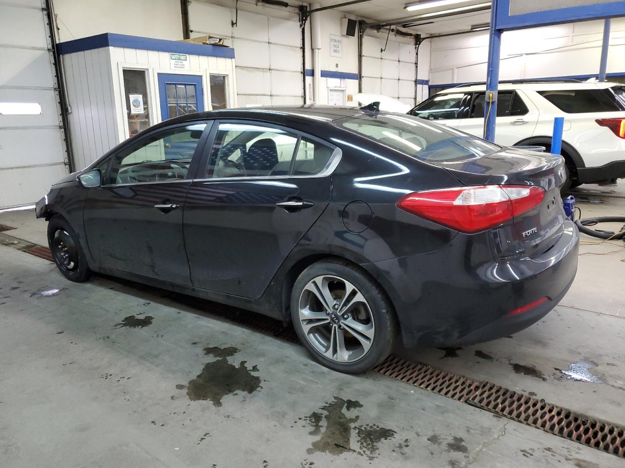 2016 Kia Forte - Image 2