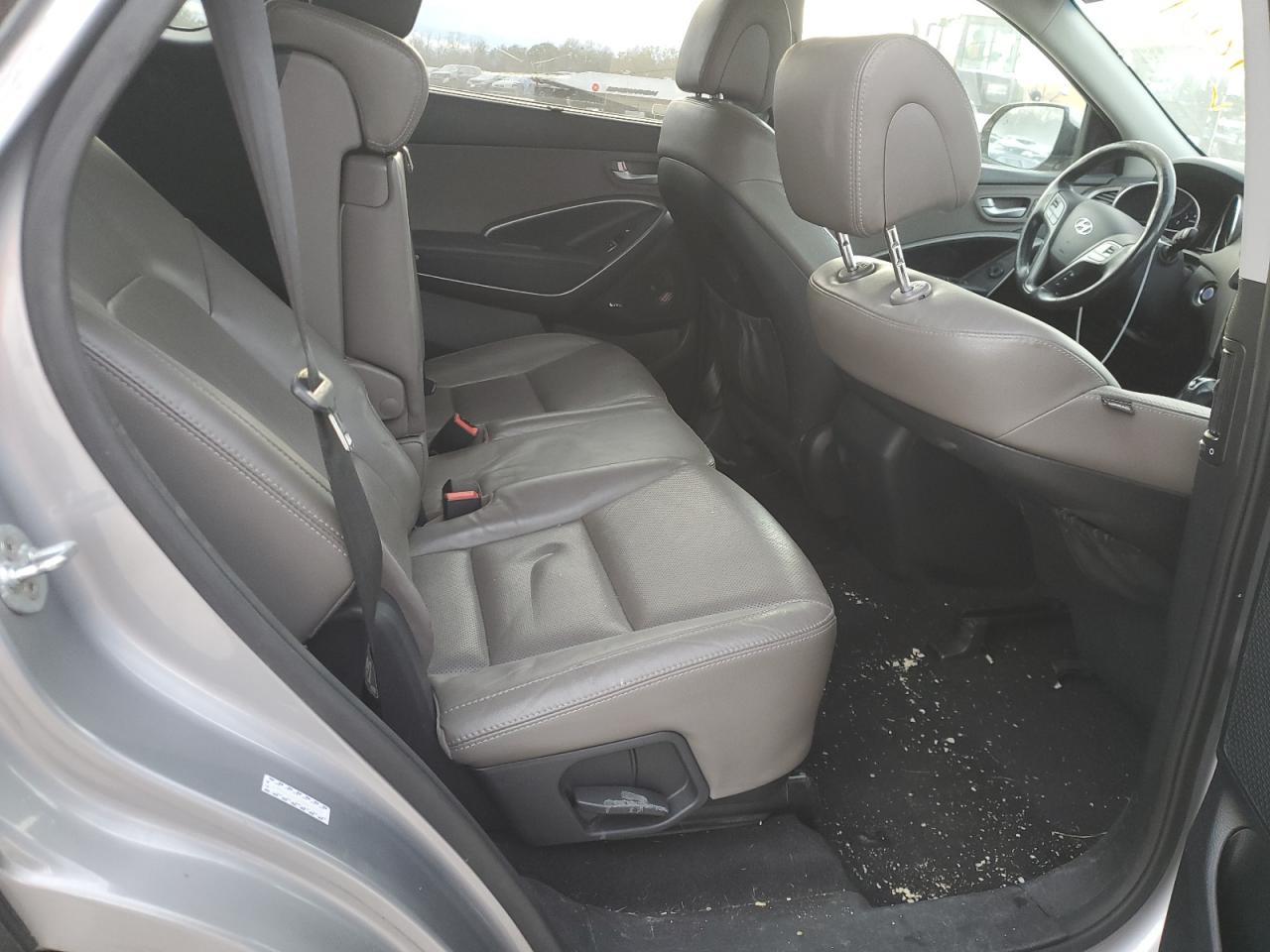 2017 Hyundai Santa Fe - Image 11