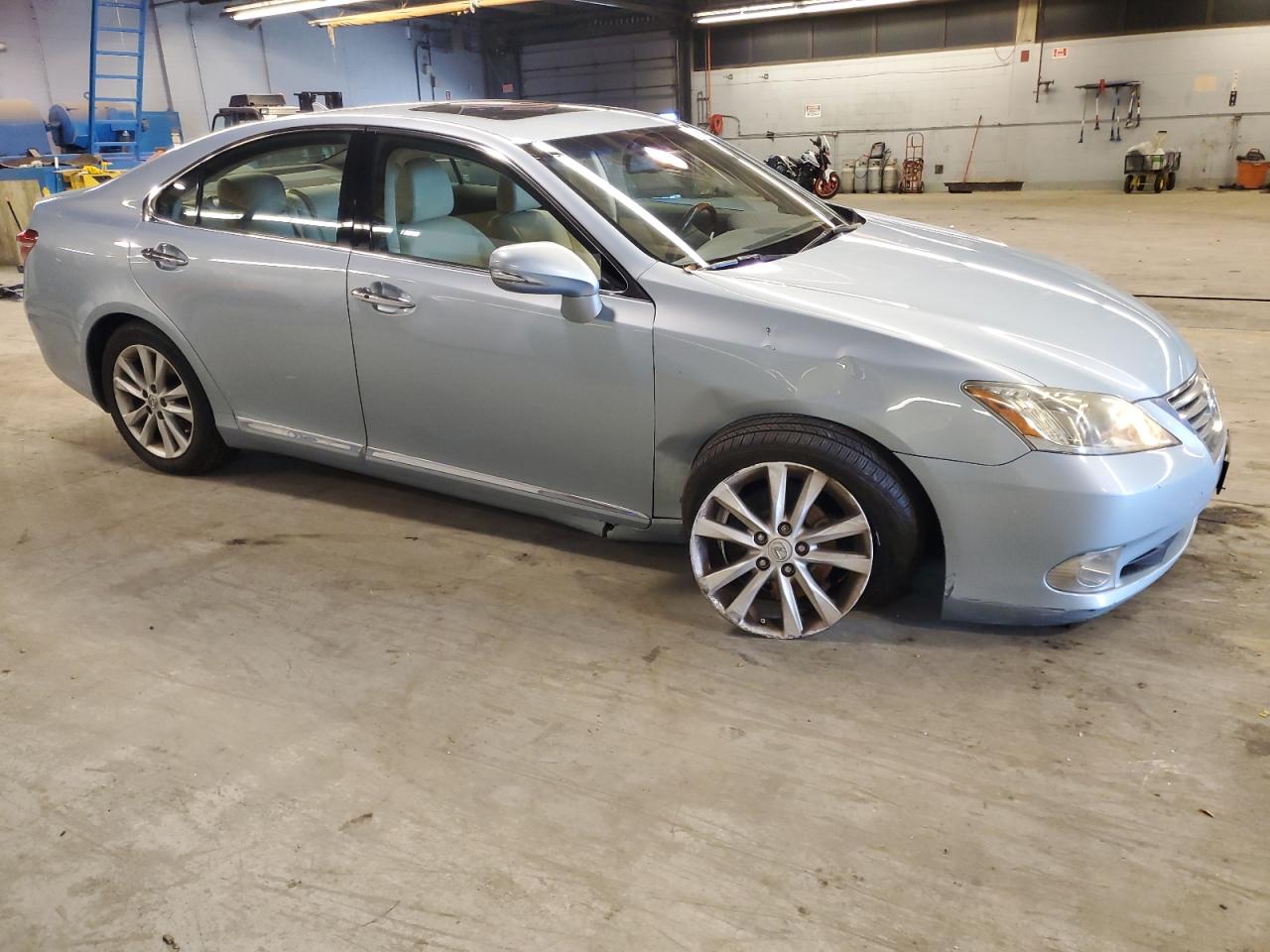 2010 Lexus ES - Image 4