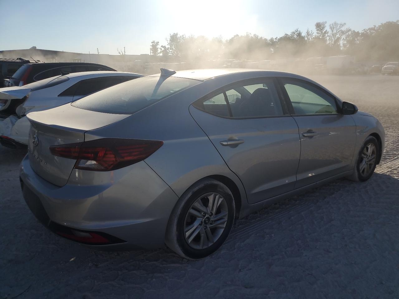 2020 Hyundai Elantra - Image 3