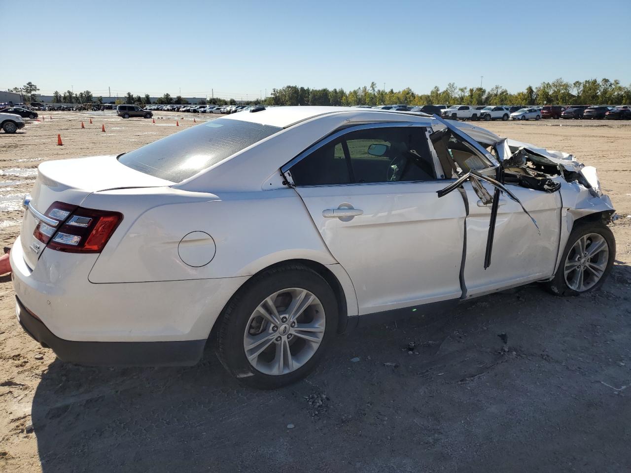 VIN 1FAHP2E87GG156262 2016 FORD TAURUS no.3