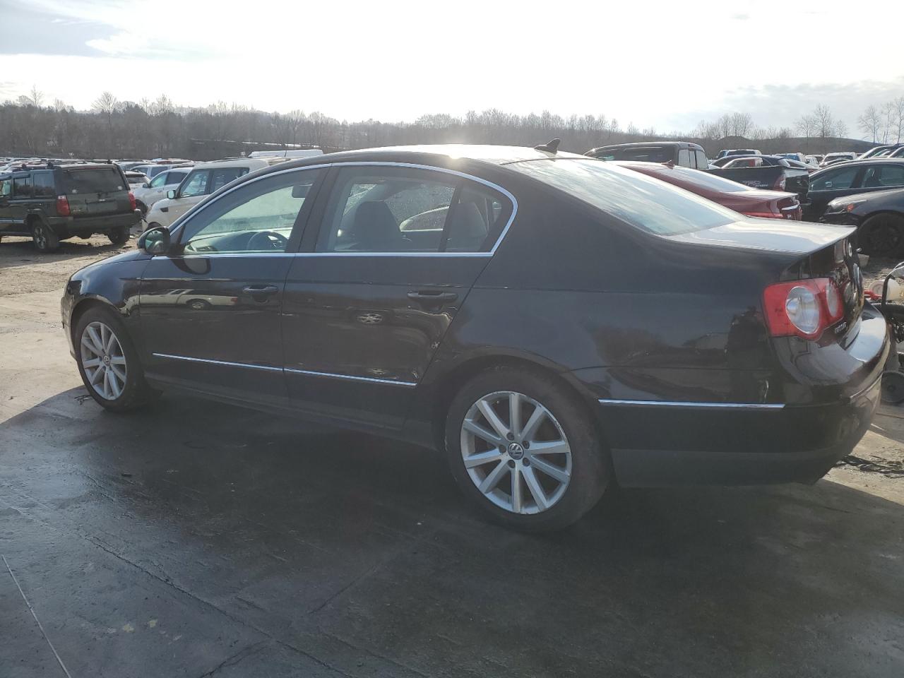2010 Volkswagen Passat - Image 2