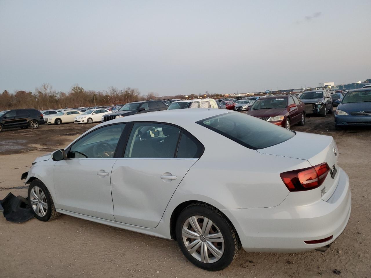 2017 Volkswagen Jetta - Image 2