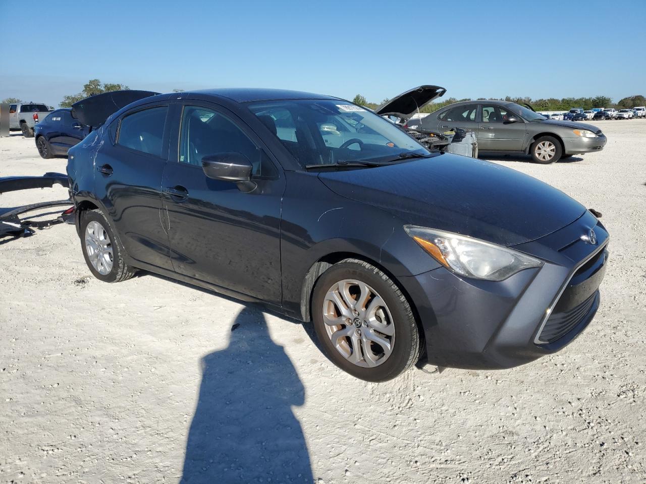 VIN 3MYDLBZV8GY106894 2016 TOYOTA SCION no.4