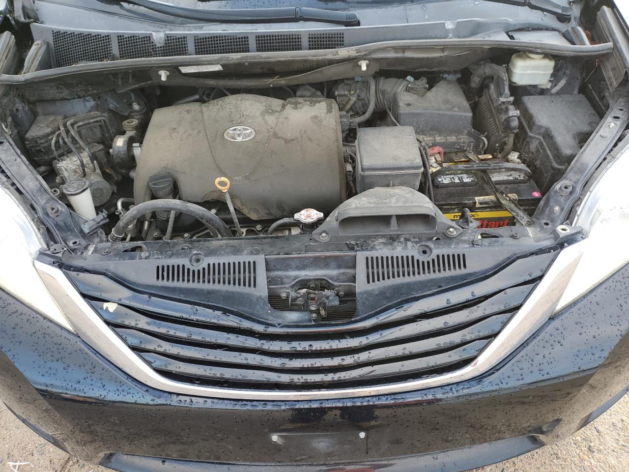 2017 Toyota Sienna - Image 12