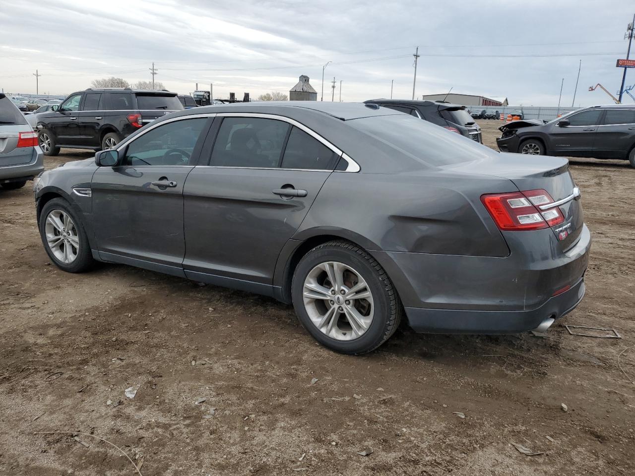 2015 Ford Taurus - Image 2