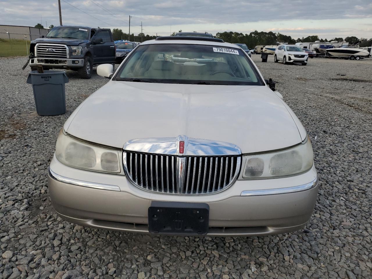 2001 Lincoln Town Car - Image 5