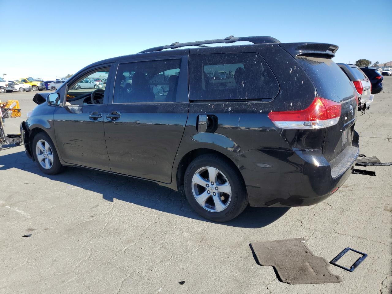 2011 Toyota Sienna - Image 2