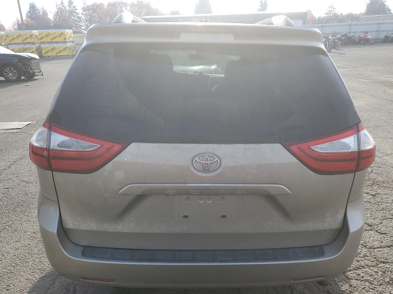 2015 Toyota Sienna - Image 6