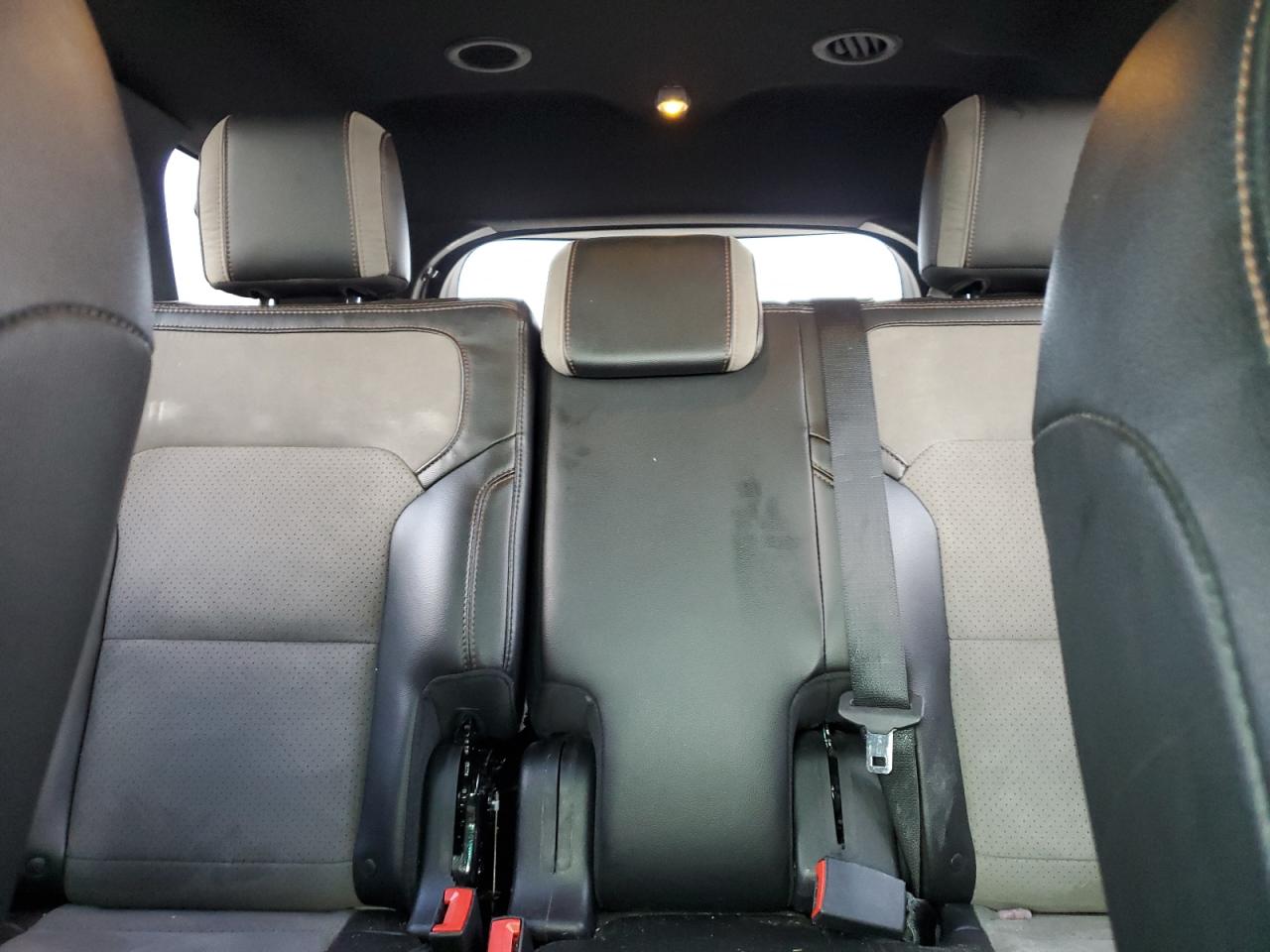2017 Ford Explorer - Image 10