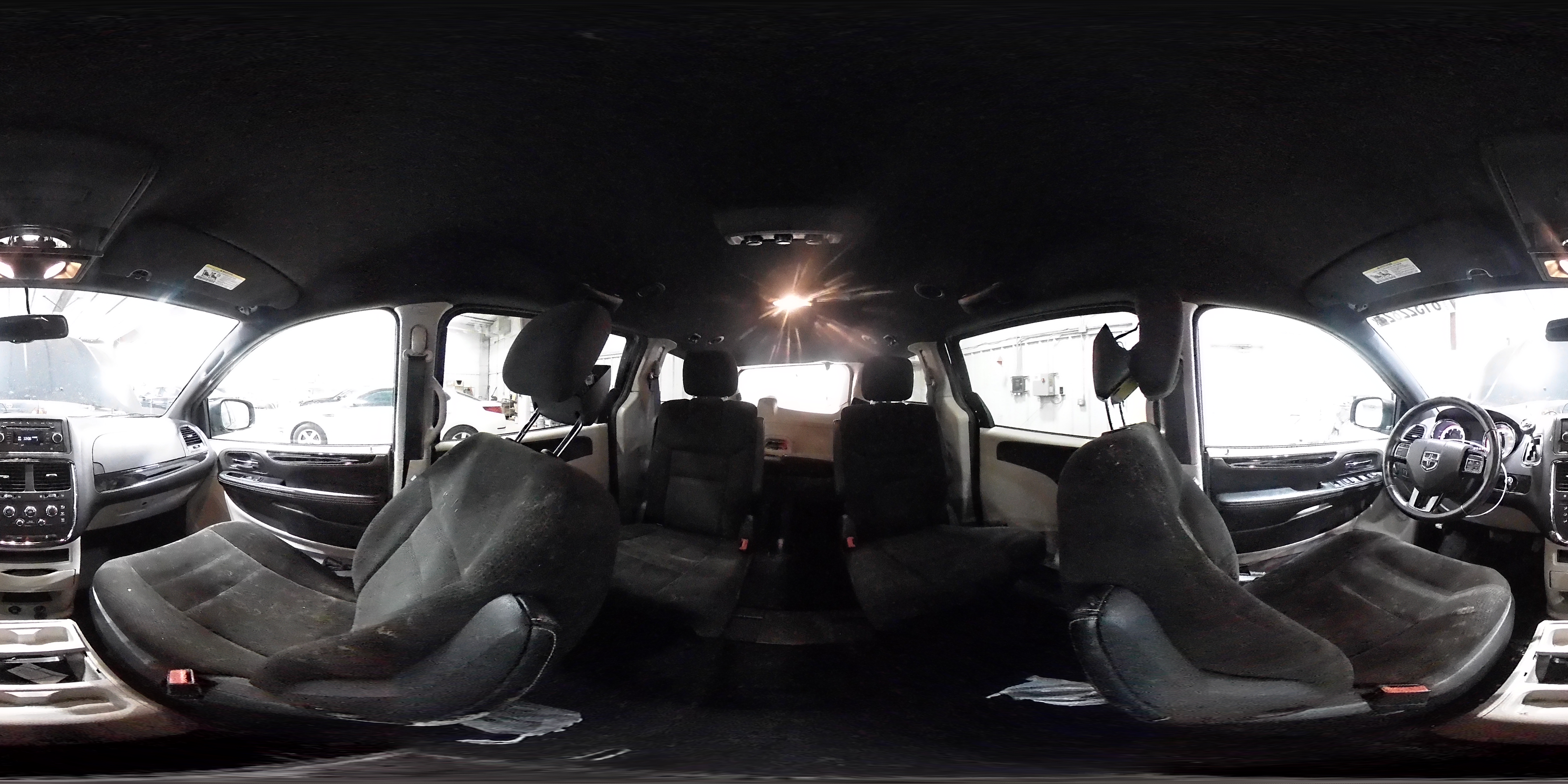2015 Dodge Caravan - Image 13