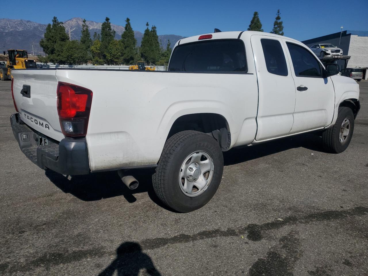 2018 Toyota Tacoma - Image 3