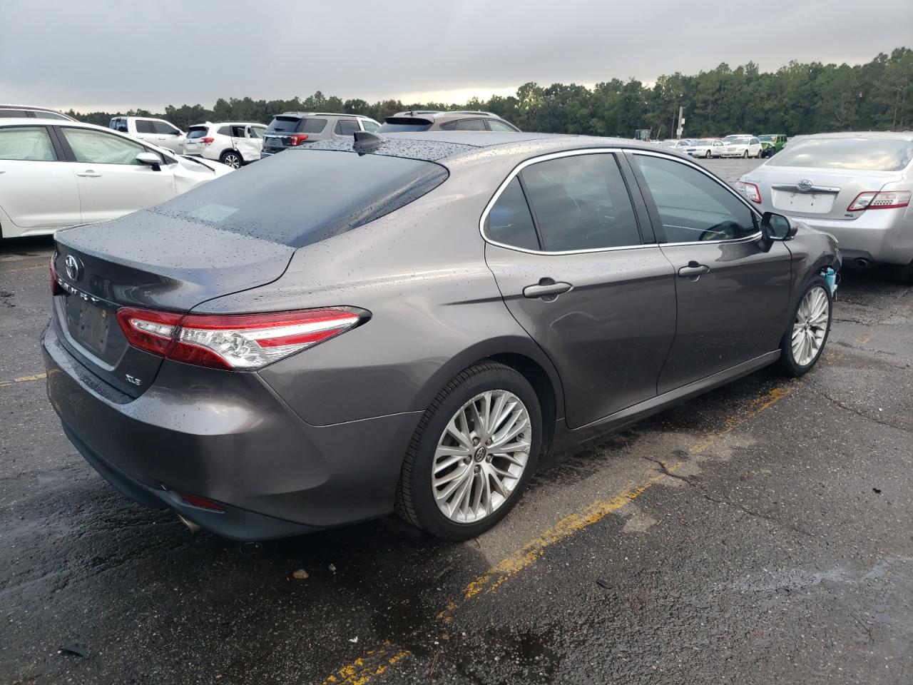 VIN 4T1B11HK3JU080109 2018 TOYOTA CAMRY no.3