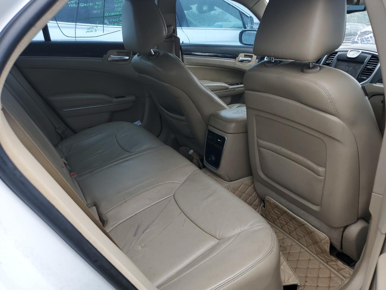 2013 Chrysler 300 - Image 10