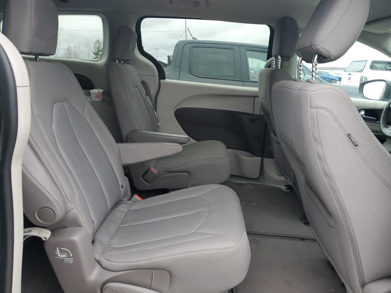 2019 Chrysler Pacifica - Image 11