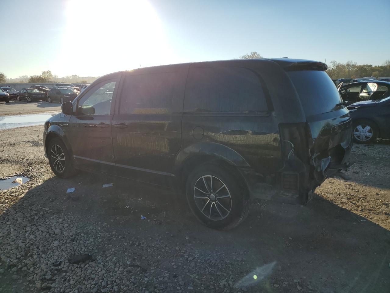 2018 Dodge Caravan - Image 2