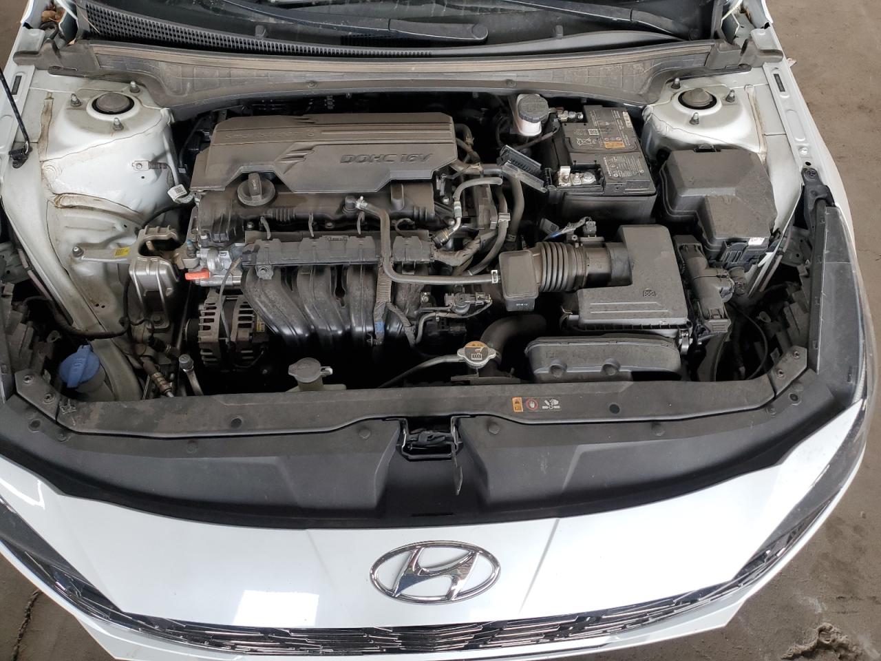 2022 Hyundai Elantra - Image 11