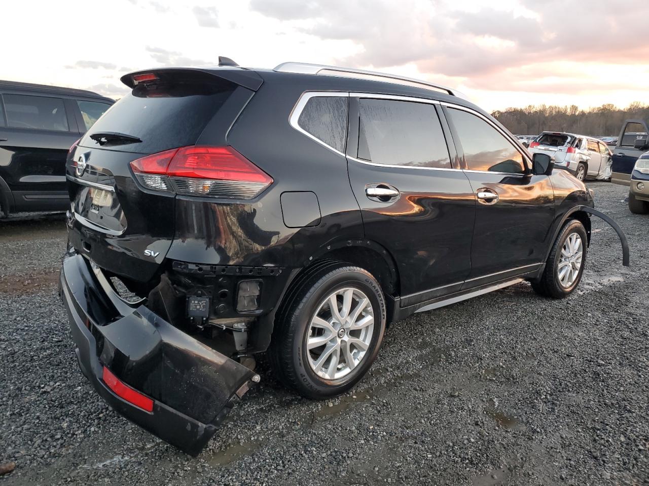 2017 Nissan Rogue - Image 3
