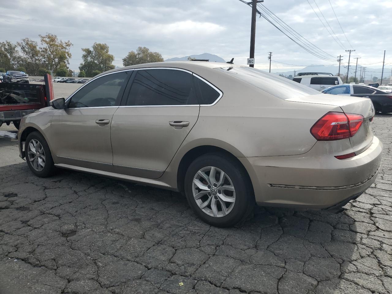 2016 Volkswagen Passat - Image 2