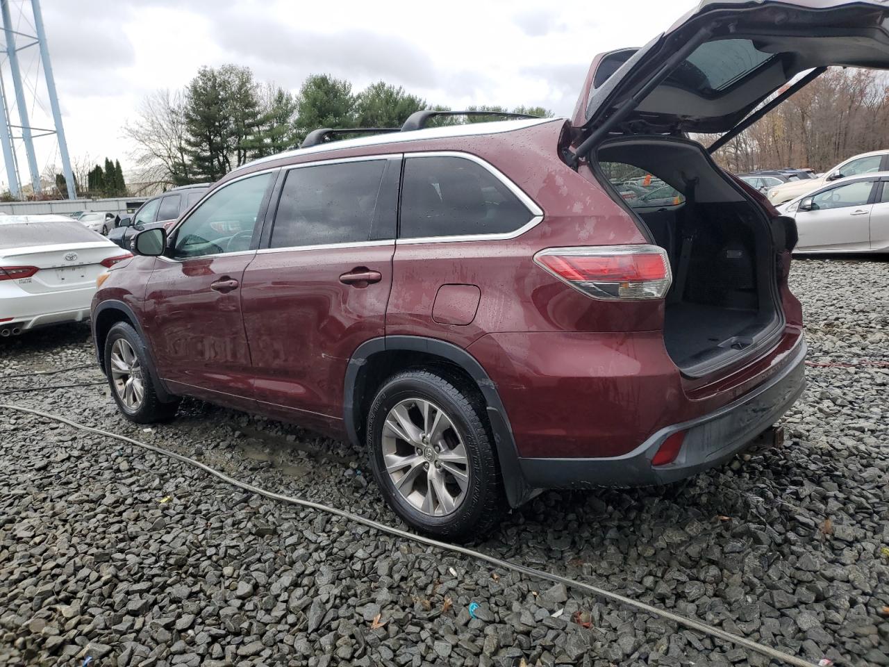 2015 Toyota Highlander - Image 2