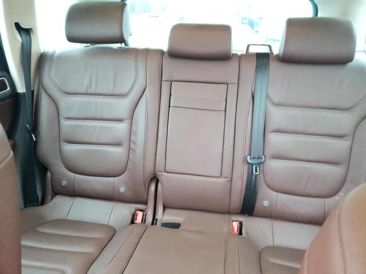 2014 Volkswagen Touareg - Image 10