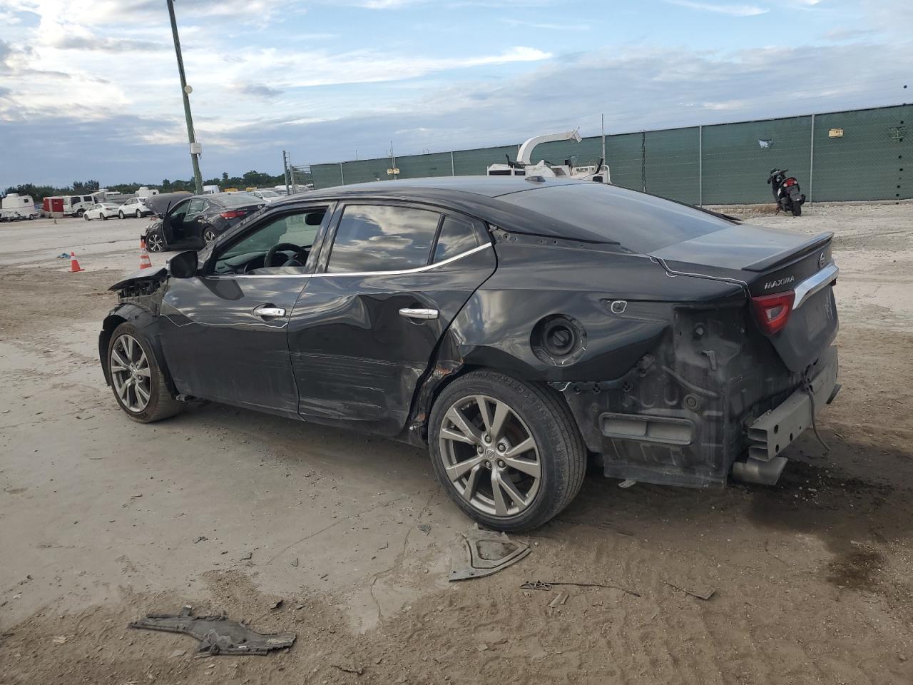 2016 Nissan Maxima - Image 2