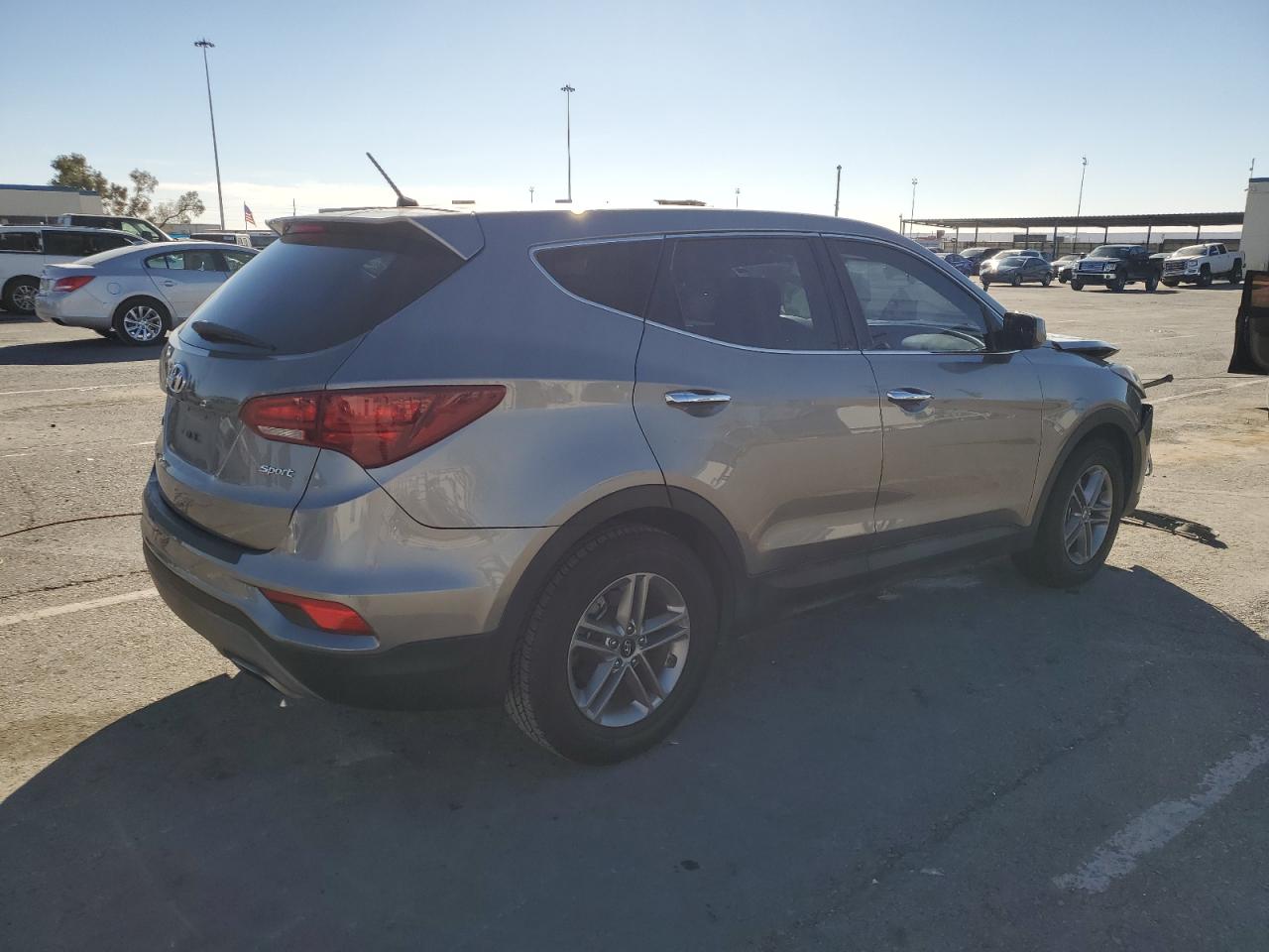 VIN 5XYZT3LB9JG565968 2018 HYUNDAI SANTA FE no.3