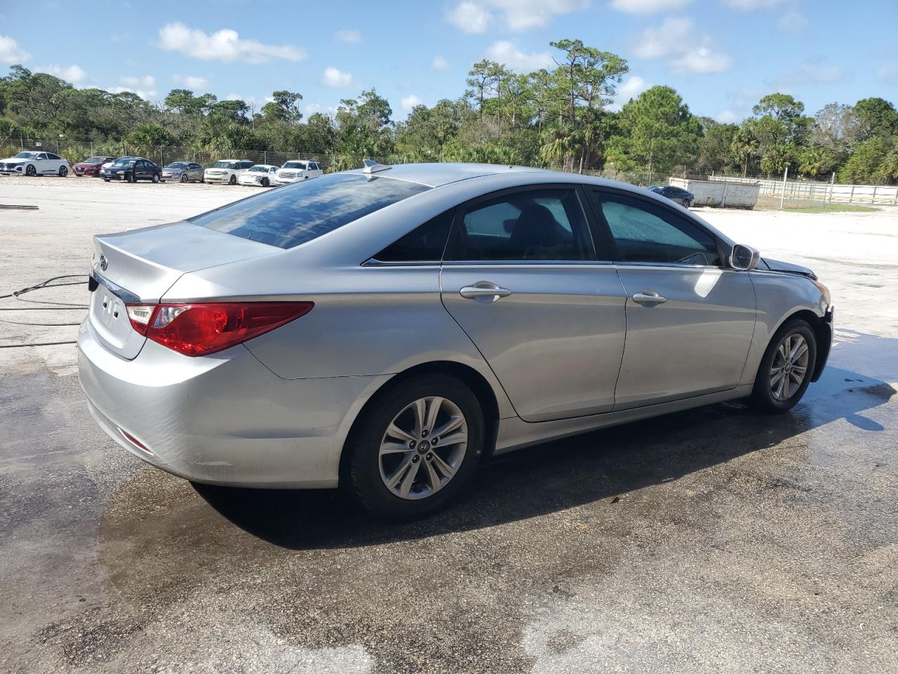 2012 Hyundai Sonata - Image 3