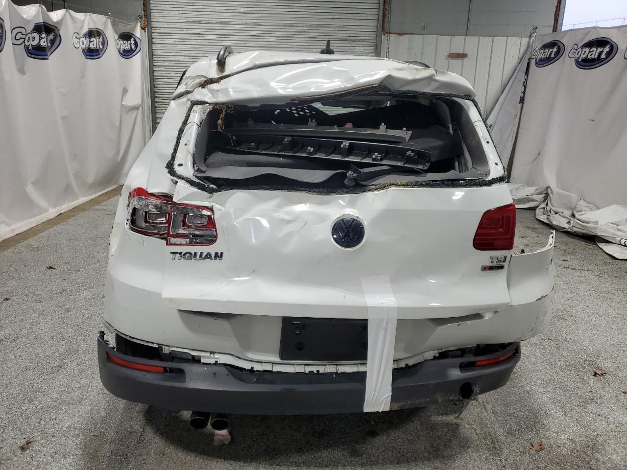 2017 Volkswagen Tiguan - Image 6