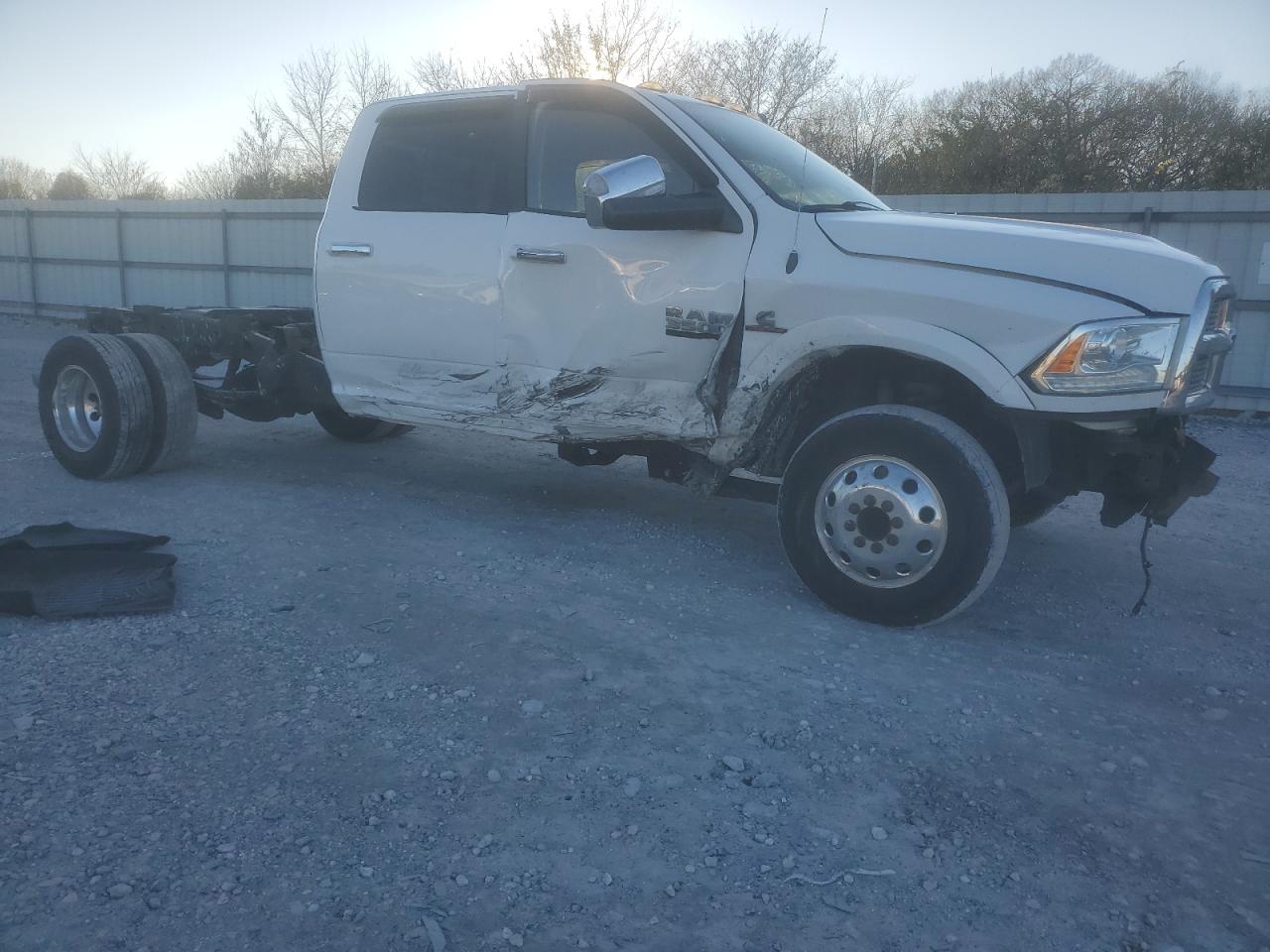 2017 RAM 3500 - Image 4