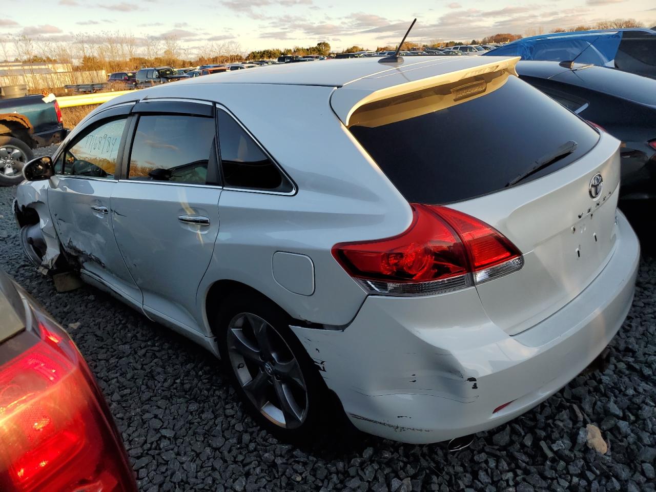 2011 Toyota Venza - Image 2