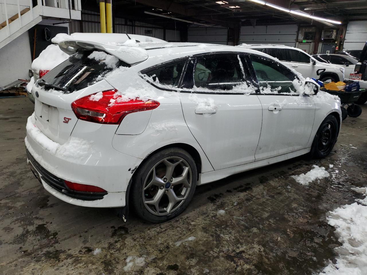 VIN 1FADP3L91FL363848 2015 FORD FOCUS no.3