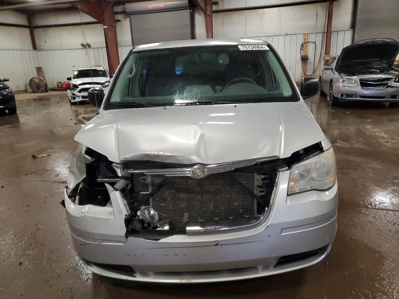 2010 Chrysler Town & Country - Image 5