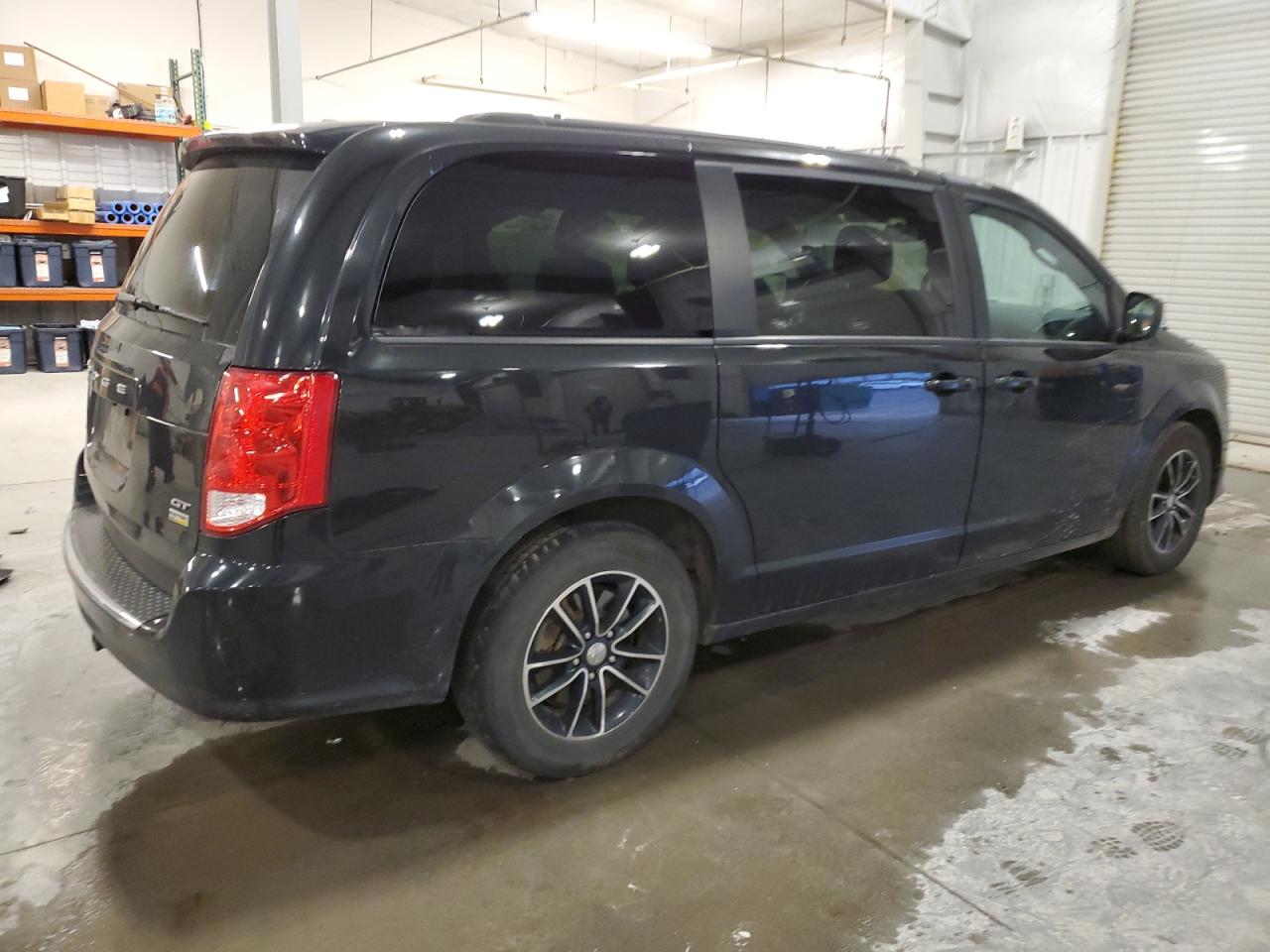 2019 Dodge Caravan - Image 3