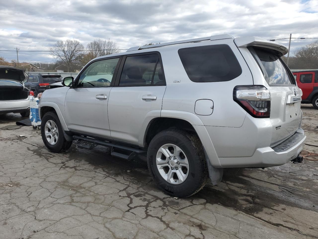 VIN JTEBU5JR0J5577392 2018 TOYOTA 4RUNNER no.2