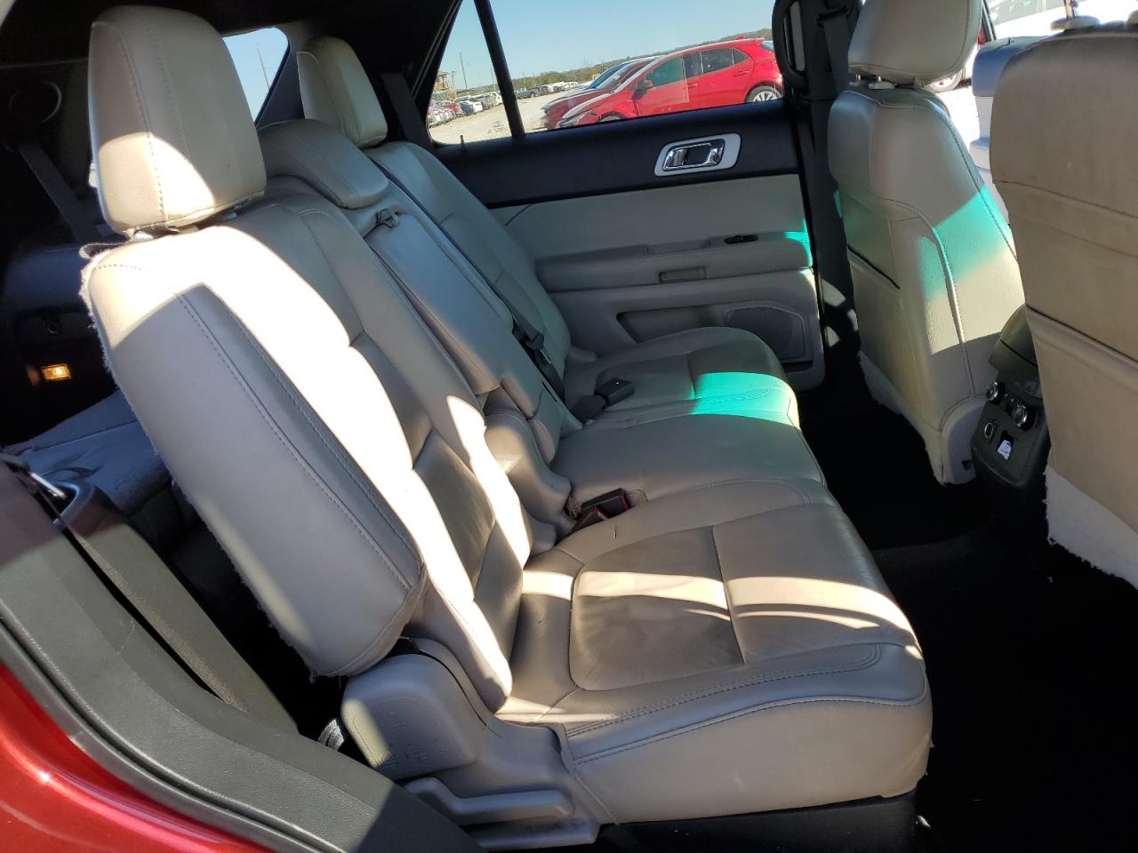 2015 Ford Explorer - Image 11