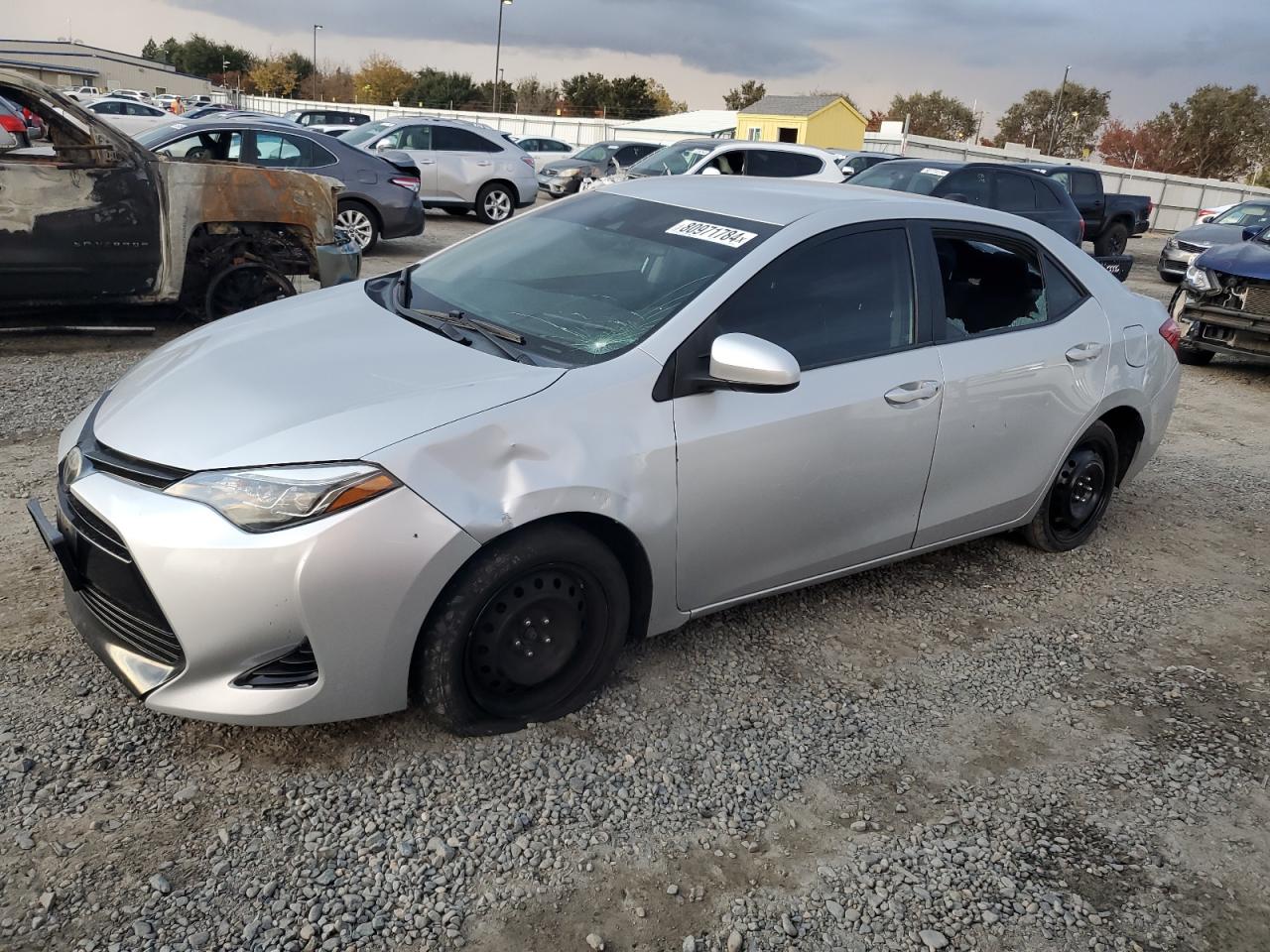 VIN 2T1BURHE0JC102102 2018 TOYOTA COROLLA no.1