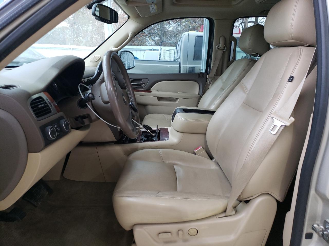 2013 Chevrolet Suburban - Image 7