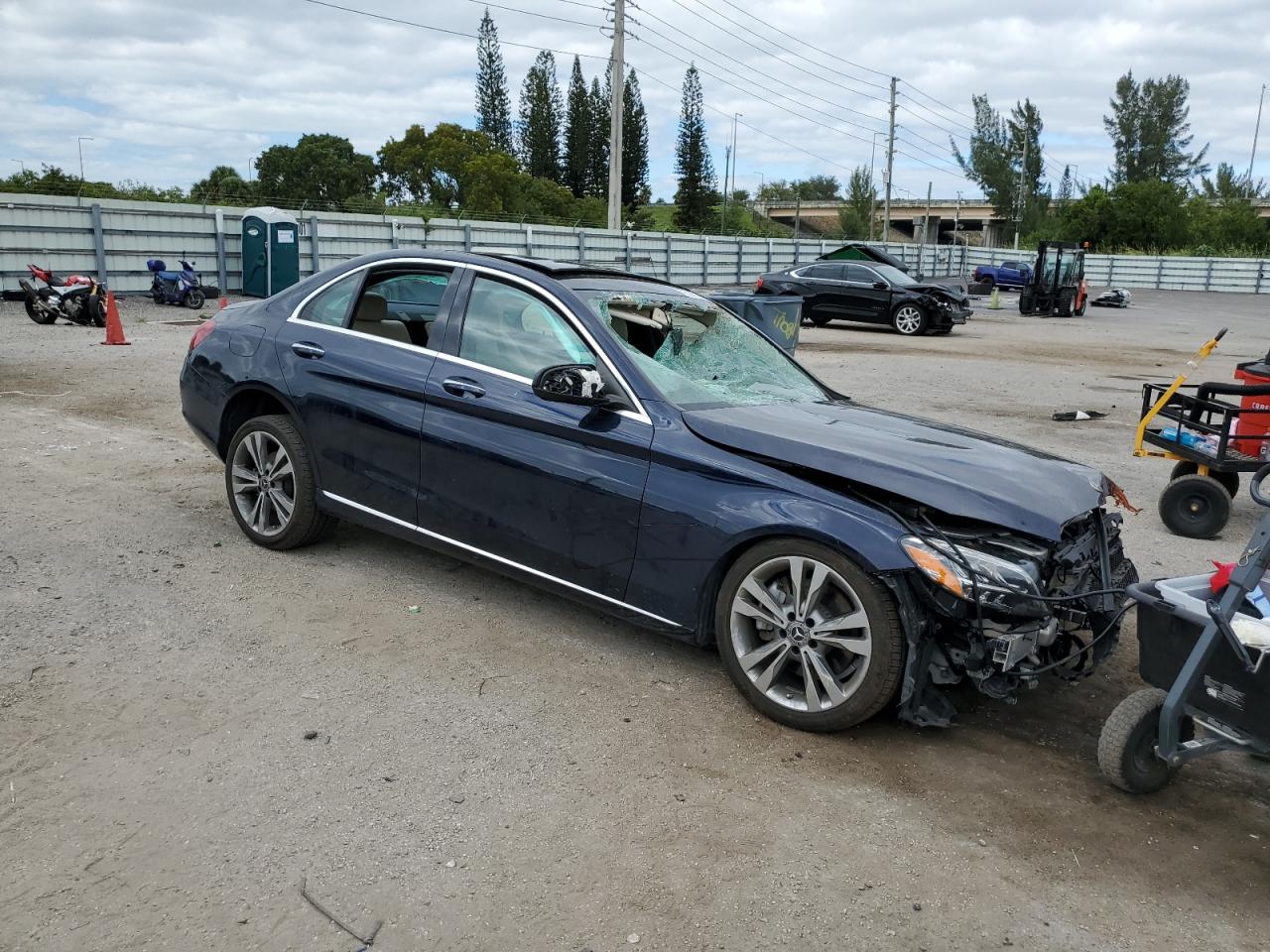 VIN 55SWF8EB4KU304923 2019 MERCEDES-BENZ C-CLASS no.4