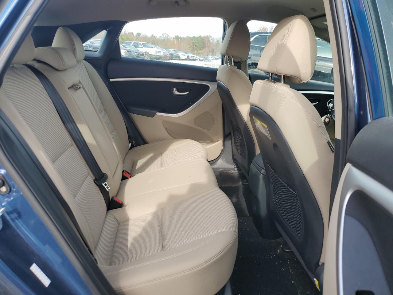 2016 Hyundai Elantra - Image 10