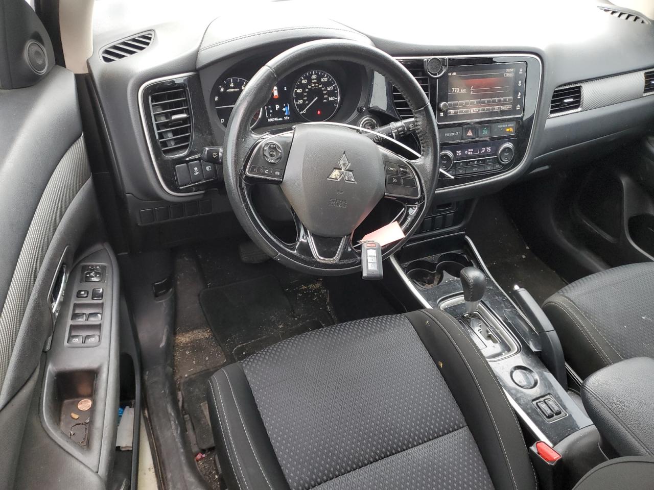 2018 Mitsubishi Outlander - Image 8