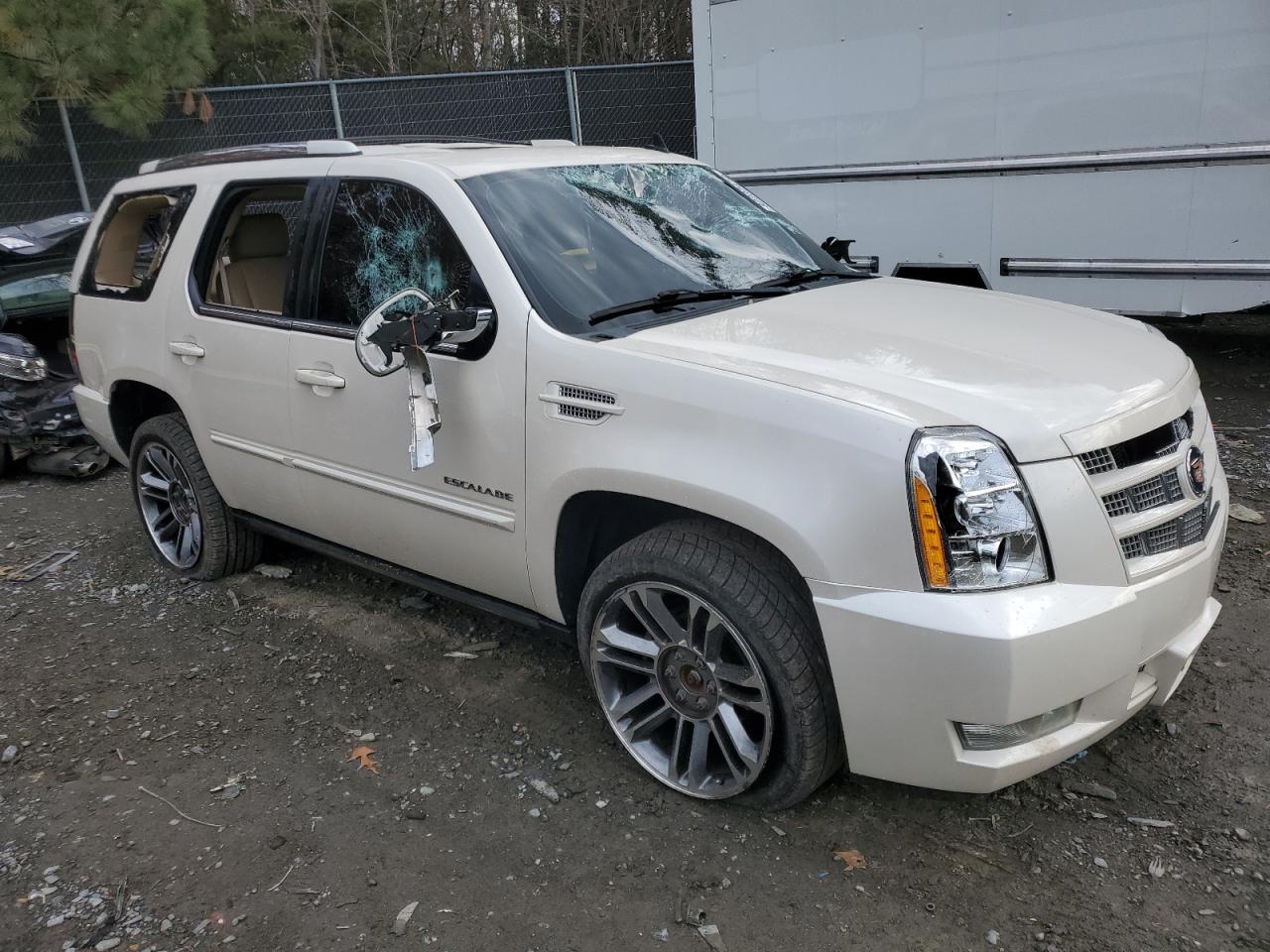 2013 Cadillac Escalade - Image 4