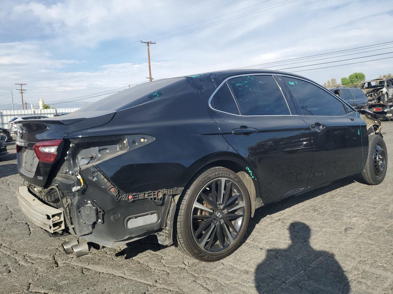 VIN 4T1B61HK8JU126647 2018 TOYOTA CAMRY no.3