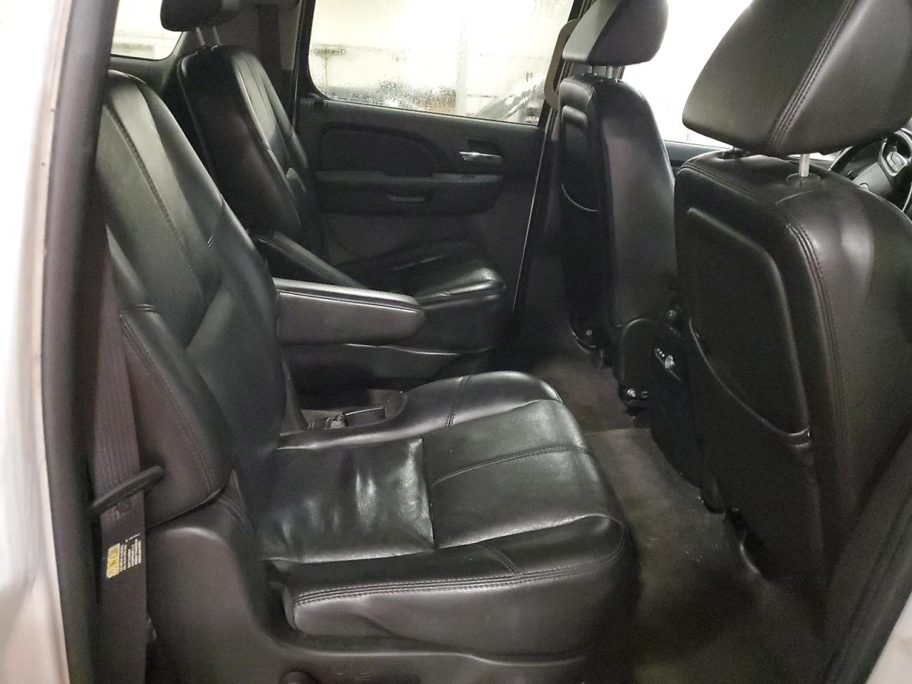 2007 Chevrolet Suburban - Image 11