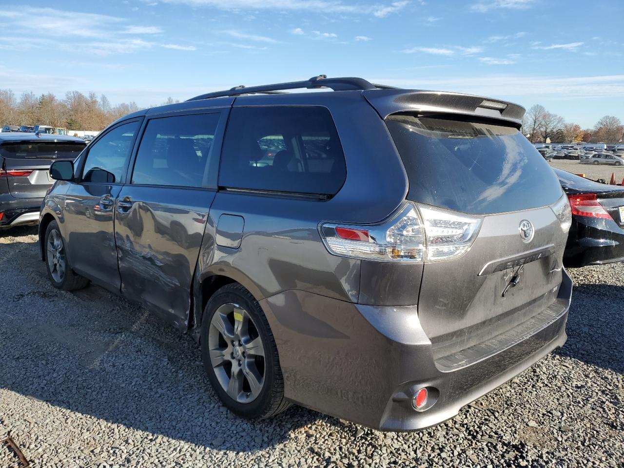 2011 Toyota Sienna - Image 2