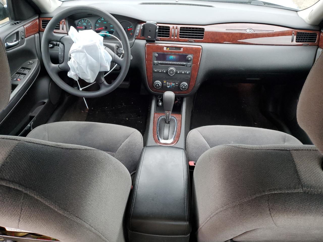 2010 Chevrolet Impala - Image 8