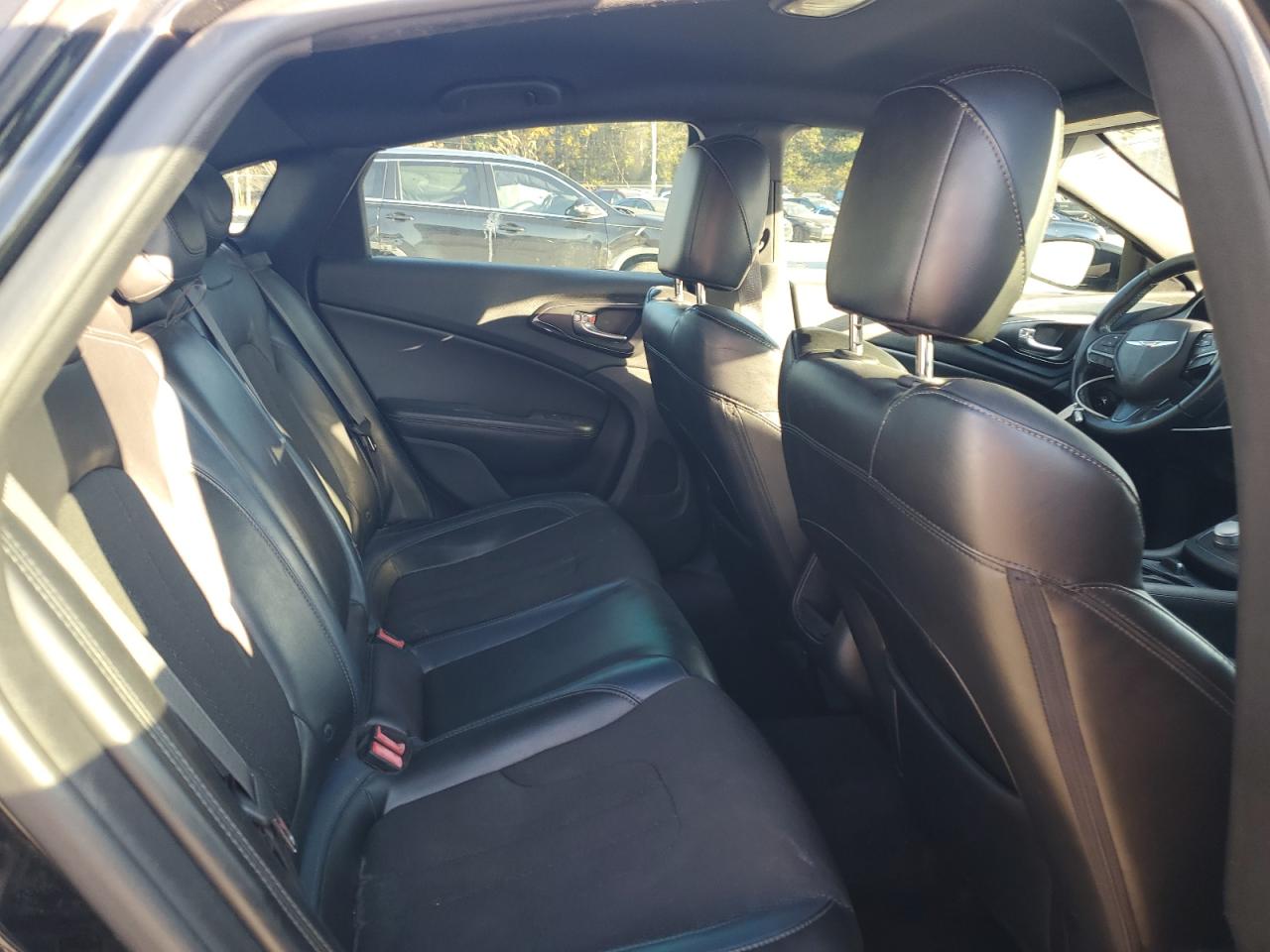 2015 Chrysler 200 - Image 10