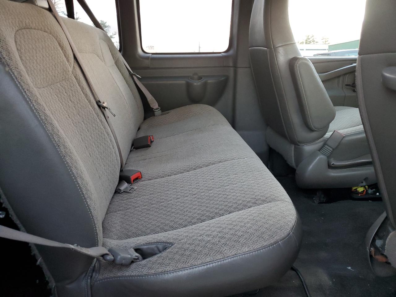 2017 Chevrolet Express - Image 12