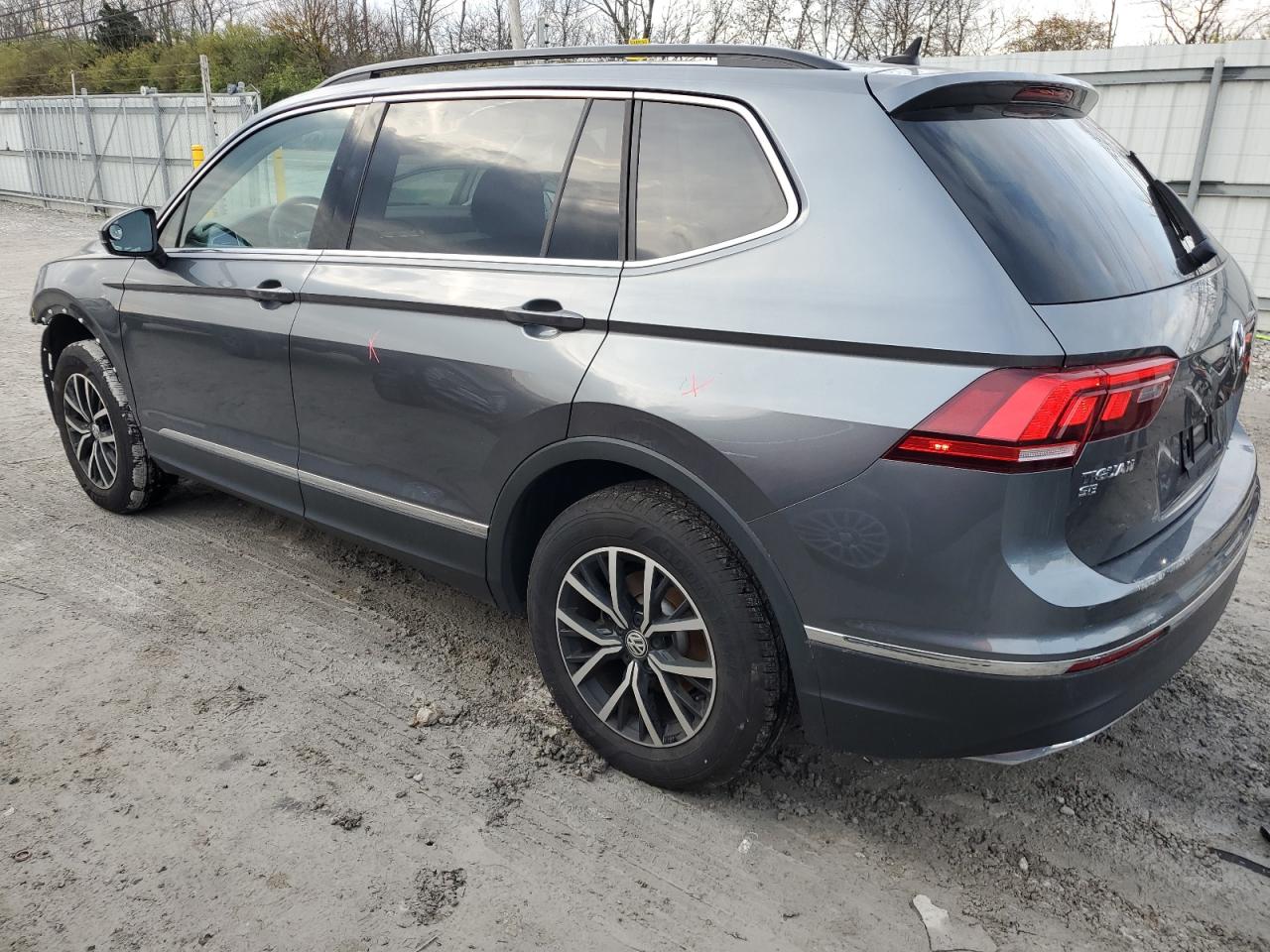 2021 Volkswagen Tiguan - Image 2